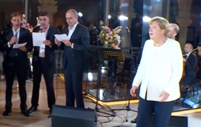 Меркель у Грузії заспівала улюблену пісню