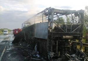 В Запорожской области дотла сгорел двухэтажный автобус