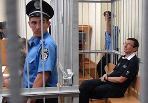 Суд перенес заседание по делу Луценко на 7 ноября