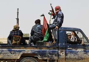 Противники Каддафи выступили против наземной операции в Ливии