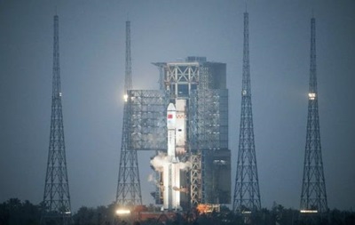 Китай запустил ракету с тремя спутниками на борту