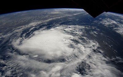В США объявили режим ЧП из-за урагана, началась эвакуация