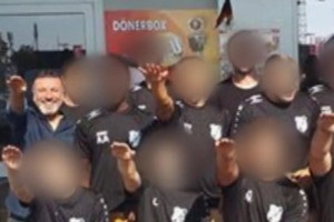 Німецький клуб вигнав 7 гравців після  забавного  фото з нацистським жестом