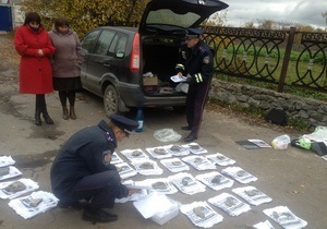 В Житомирской области милиция задержала автомобиль с фальшивыми листовками против кандидата от Свободы