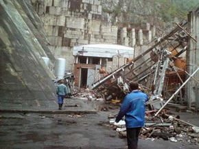Глава Хакасии опроверг слухи о стуках выживших, доносящихся из-под завалов на ГЭС