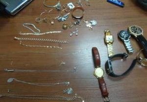 Милиция просит установить владельцев украденных в Борисполе вещей