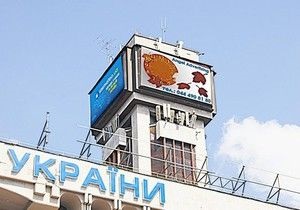 Часы на Майдане Незалежности начали ремонтировать