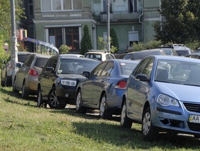 Корреспондент: Продажи автомобилей в Украине упали на три четверти