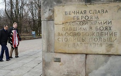 У Польщі розбили надгробки на кладовищі радянських солдатів