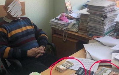 У Києві чиновника затримали на хабарі в 650 тисяч гривень
