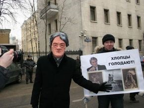 Молодежное движение спародировало Ющенко на акции протеста в Москве