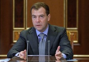 Медведев: Парламентская демократия для России стала бы катастрофой