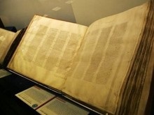 В интернет выложат страницы древнейшей библии IV века