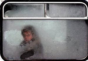 Из-за снегопада в Украине задерживаются поезда, перекрываются дороги и закрываются аэропорты