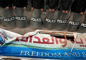 Египет - Задержанных ночью лидеров Братьев-мусульман поместили в тюрьму к Мубараку