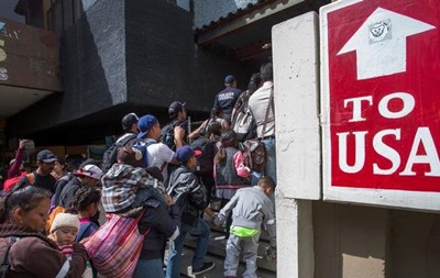 Тысячи людей из каравана мигрантов запросили убежище в Мексике