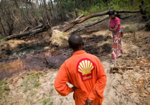 Shell вызывают в суд за утечки нефти в Нигерии