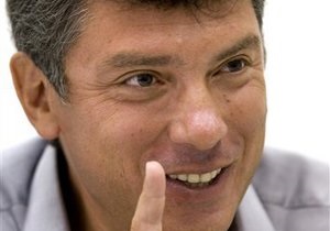 Немцов: Лидер вчера плакал, окруженный нашистами, гопотой и чекистами