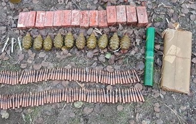 В Донецкой области обнаружили четыре тайника с боеприпасами