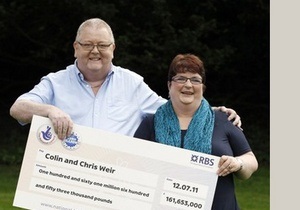 Выигрыш в лотерею сделал жизнь британской пары невыносимой