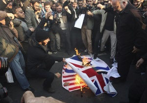 Иран запретил иностранцам освещать митинги у британского посольства