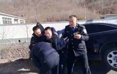 У Китаї машина врізалася в групу школярів, є жертви