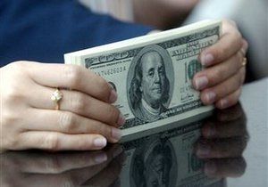 НБУ вышел на межбанк, чтобы остановить ползущее наступление доллара