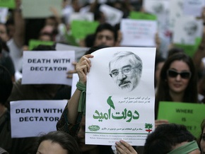 Лидер иранской оппозиции Мусави выступил на митинге в Тегеране
