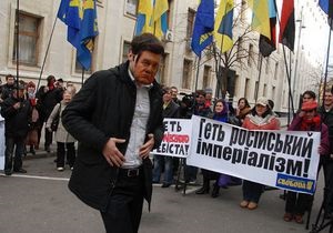 В ожидании Путина: ВО Свобода устроила пикет под Администрацией Януковича
