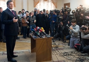Источник: Януковичу сделали операцию на колене