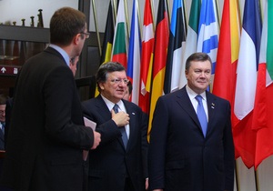 Саммит Украина-ЕС - Украина-ЕС - Медведчук - В Брюсселе четверо представителей организации Медведчука провели митинг