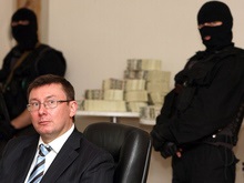 Рядовые украинцы за всю жизнь тратят тысячи долларов на взятки