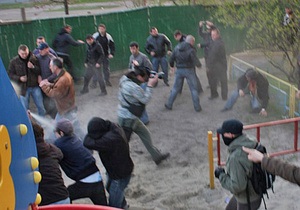 Протестующих против застройки сквера на Позняках разогнали слезоточивым газом