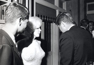 В Лос-Анджелесе показали единственное совместное фото Монро и Кеннеди