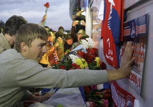Фотогалерея: В память о любимой команде. После гибели игроков Локомотива на улицы Ярославля вышли тысячи людей