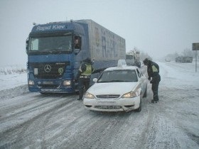 Погода в Украине - снег - дороги - ГАИ - В западных областях ограничено движение транспорта из-за снежных заносов