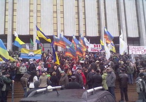 Автомайдан объединил протестующих запада и востока Украины на Европейской площади в Киеве