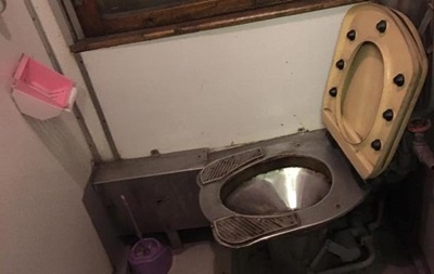 На Закарпатье преступник сбежал от конвоиров через туалет поезда