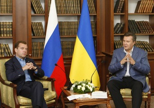Янукович созвонился с Медведевым