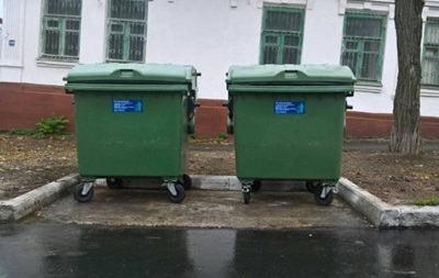 Жителі Дніпра викрали сміттєві баки і квасили в них капусту