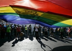 гомосексуализм - Возле Госдумы РФ полиция разгоняет сторонников и противников закона о запрете пропаганды гомосексуализма