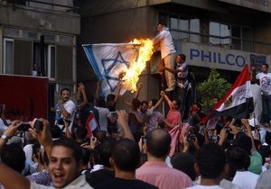 ЕС осудил нападение демонстрантов на израильское посольство в Каире