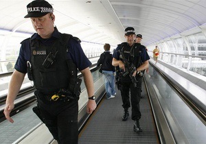 В аэропорту Heathrow задержали двух подозреваемых в терроризме
