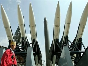 СМИ: КНДР доставила баллистическую ракету на стартовую площадку