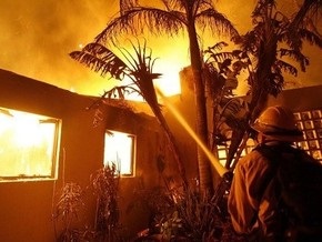 Площадь пожаров в Калифорнии продолжает увеличиваться