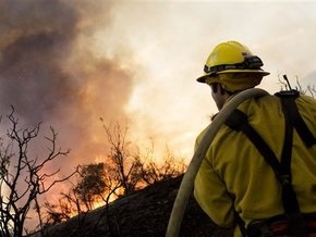 В Калифорнии бушуют пожары: более 10 тысяч домов под угрозой сожжения