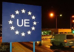 Глава МИД Польши: ЕС мог бы отменить визы для украинцев через несколько лет