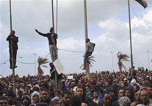 СМИ: Ливийская авиация ведет огонь по демонстрантам