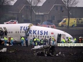 ТВ: В авиакатастрофе Boeing в Амстердаме спаслись около 50 человек