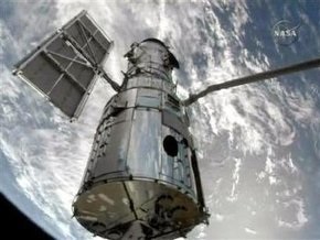 Шаттл Atlantis успешно состыковался с телескопом Hubble